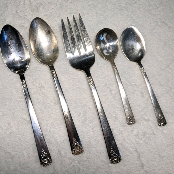 Vintage W.M. Rogers 5 Piece Reinforced Silver Plated Serving Ware - Picture 1 of 8